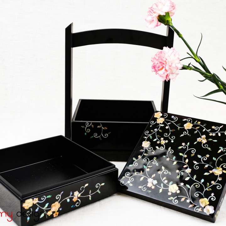 Square lacquer box with 3 layers, mother of pearl details